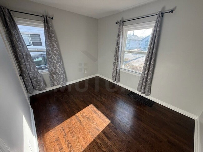 Building Photo - 389 Channing St