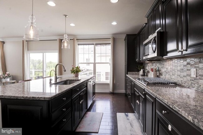 Building Photo - 22283 Pinecroft Terrace