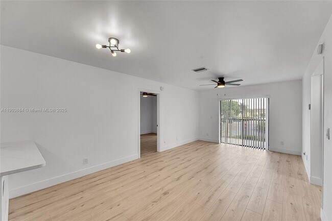 Building Photo - 10035 Winding Lake Rd