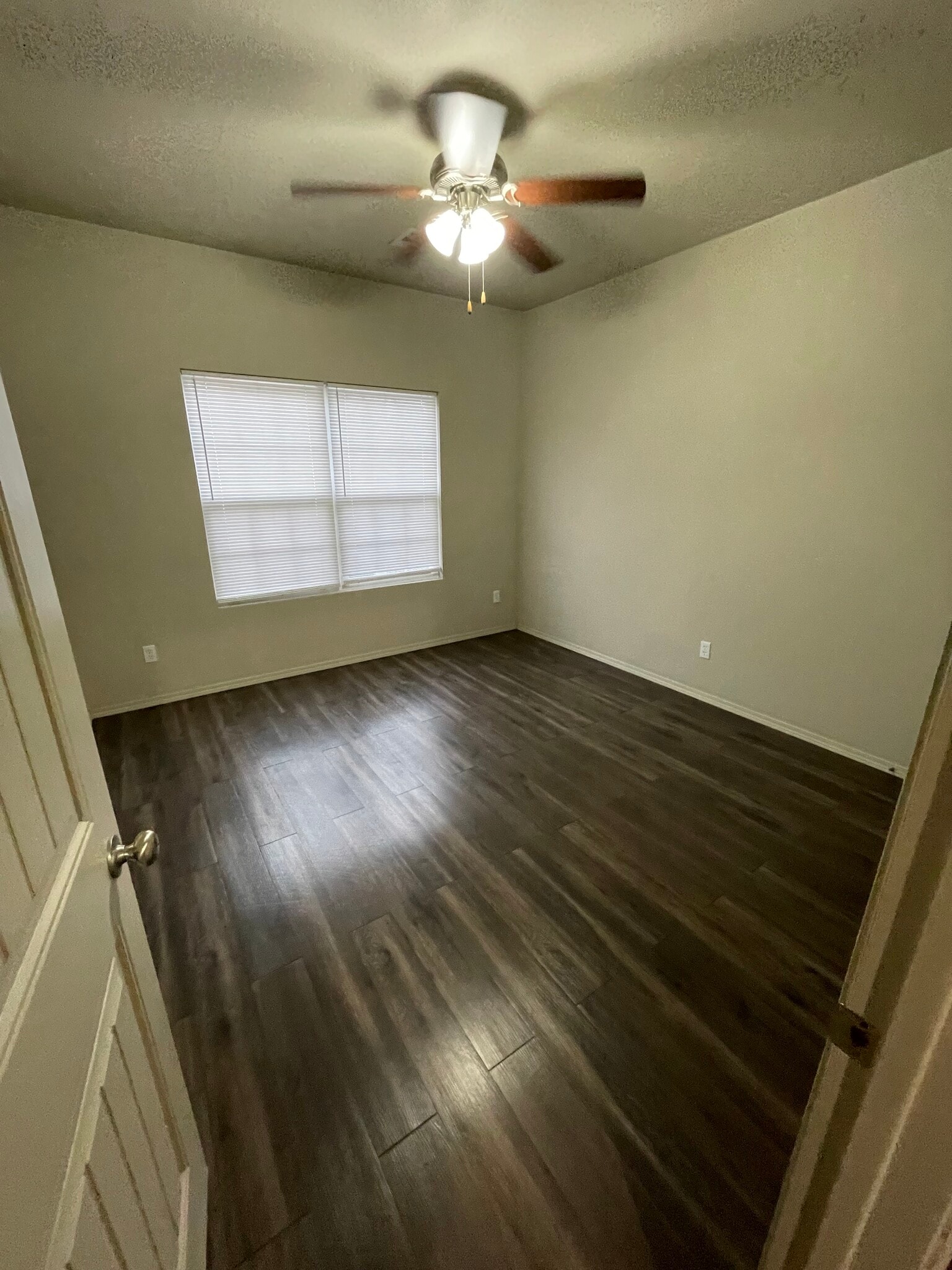 Building Photo - 3105 S Waterview Ln