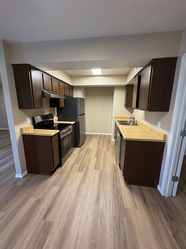 Building Photo - 225 E University Dr