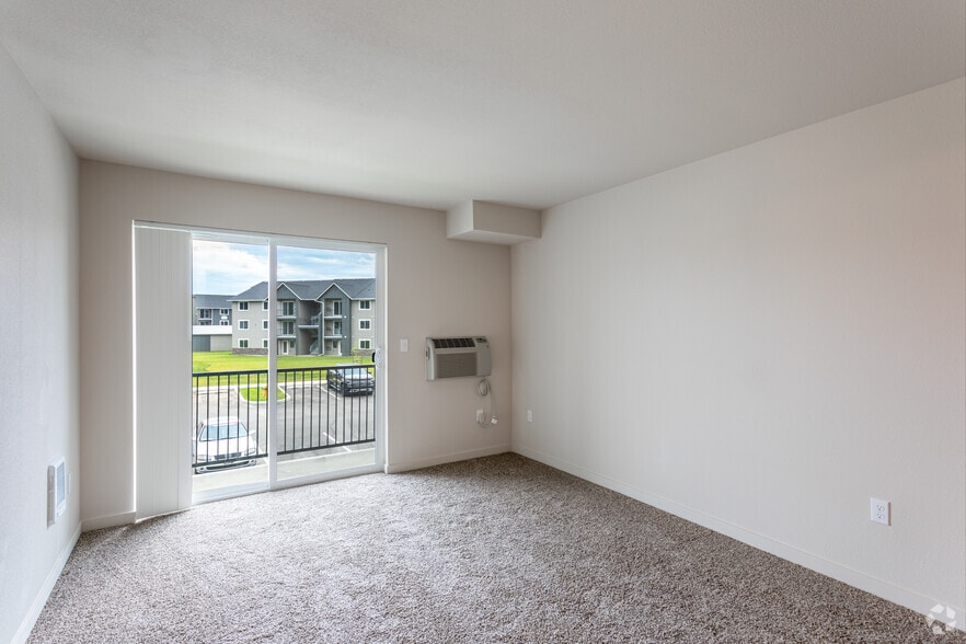 2BR, 2BA - 898 SF - Crossroads Apartments