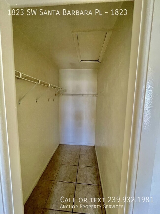 Building Photo - 1823 SW Santa Barbara Pl