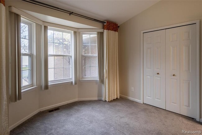 Building Photo - 41063 Millbrook Dr