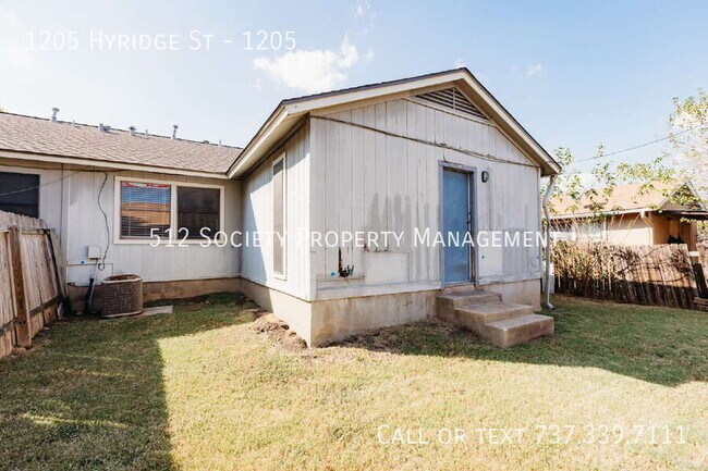 Building Photo - 1205 Hyridge St