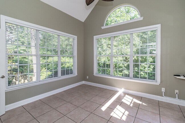 Building Photo - Private, 5 bedroom, 3.5 bath, Evans home-overlooking the woods!