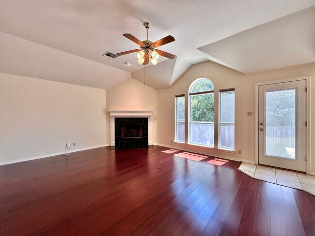 Building Photo - Beautiful 4 Bedroom, 2 Bathroom Home for R...