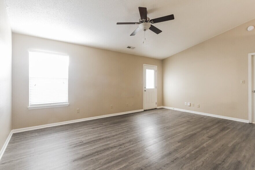 Building Photo - 1418 Green Spring Way