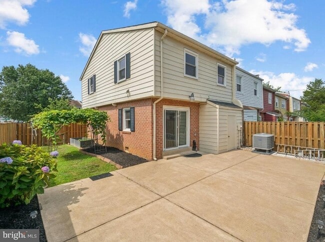 Building Photo - 2400 Kilpatrick Pl