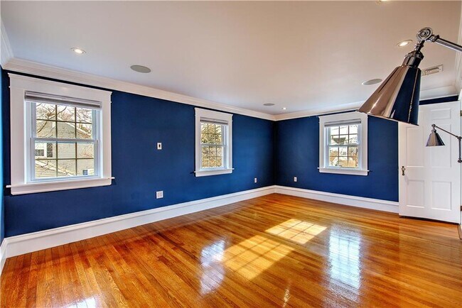 Building Photo - 11 Elmcroft Ave