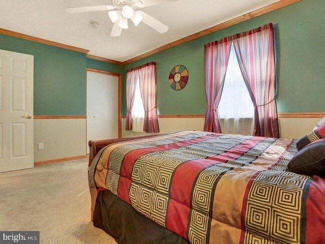 Building Photo - 16 Colonial Dr