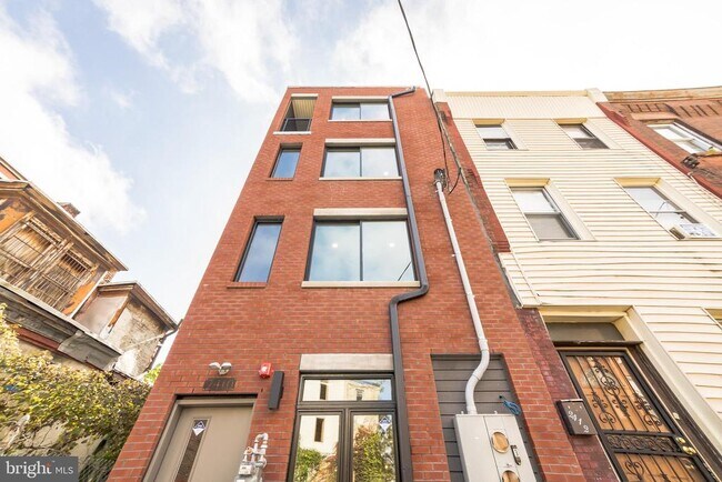 Building Photo - 2410 Clifford St