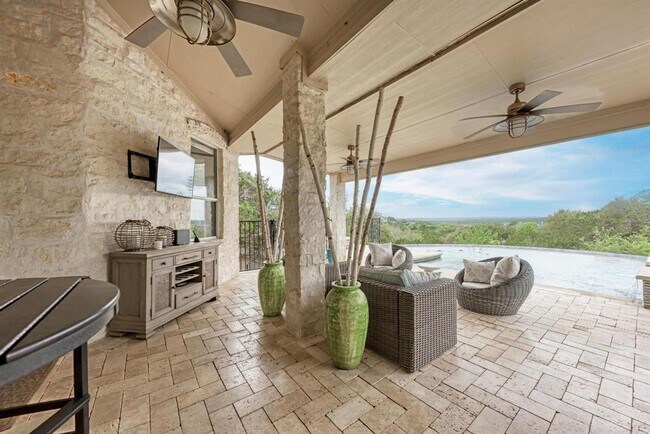 Building Photo - 545 Tom Sawyer Rd