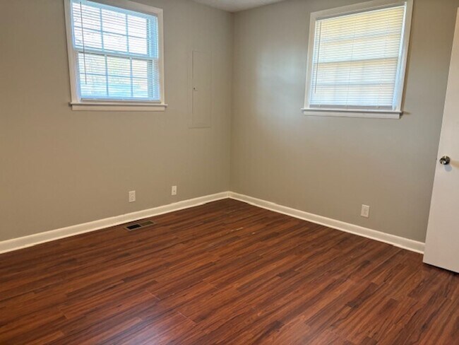 Building Photo - 8725 Diane St