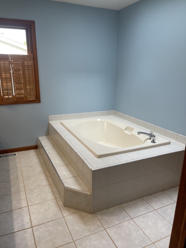 Building Photo - 601 Barbary Ln