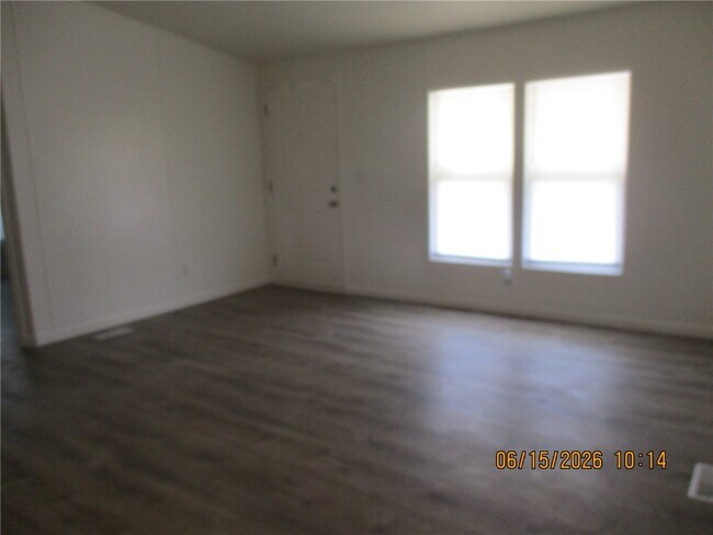 Building Photo - 569 Harbor Dr