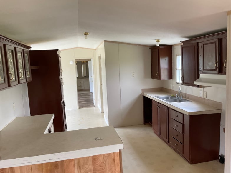 Building Photo - 205 Lorena Meadows Dr