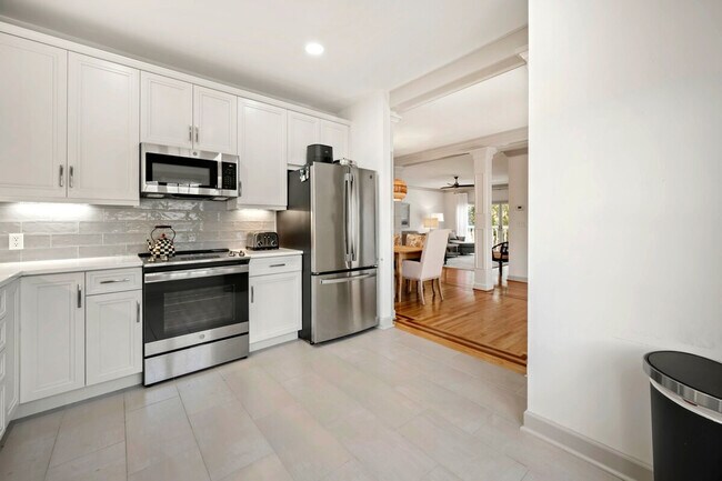 Building Photo - 773 Bonnyneck Dr