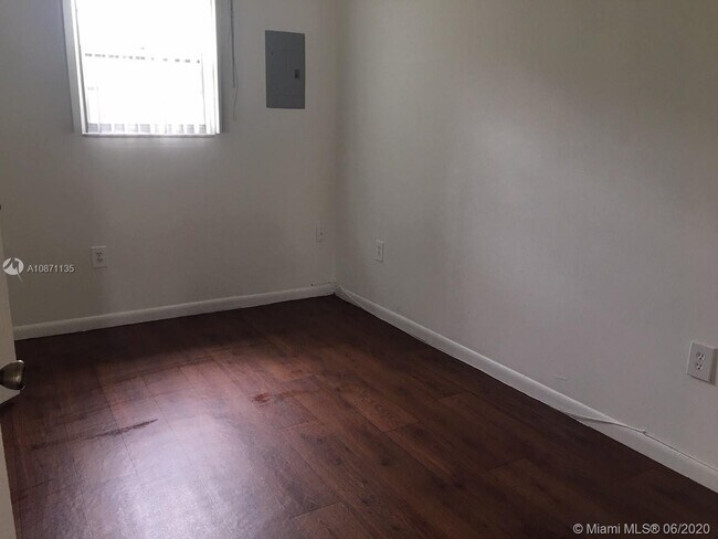 Building Photo - 8320 SW 65th Ave