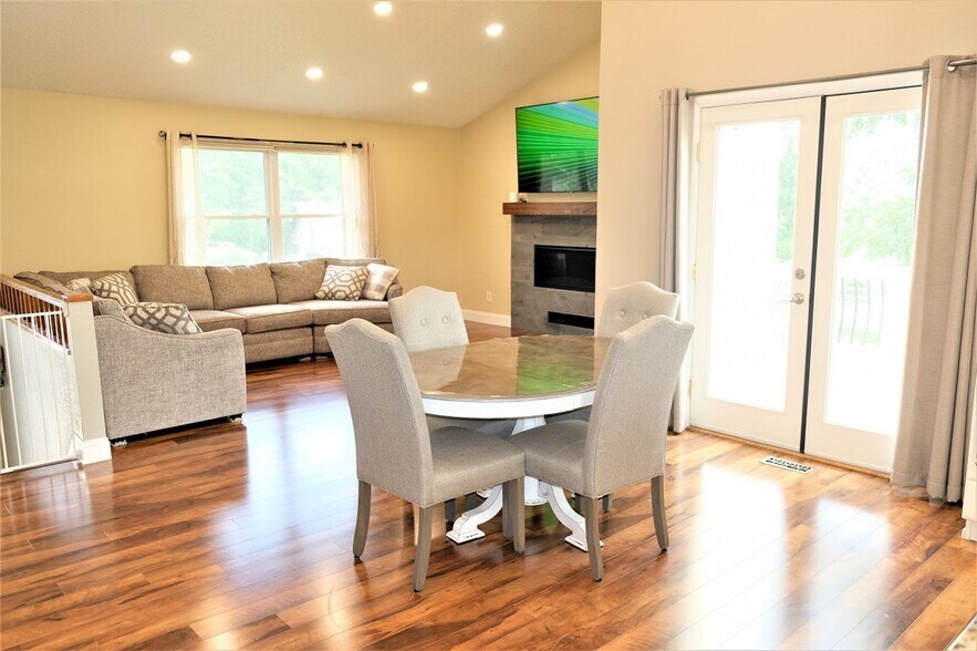 Building Photo - 13355 Fawn Ct