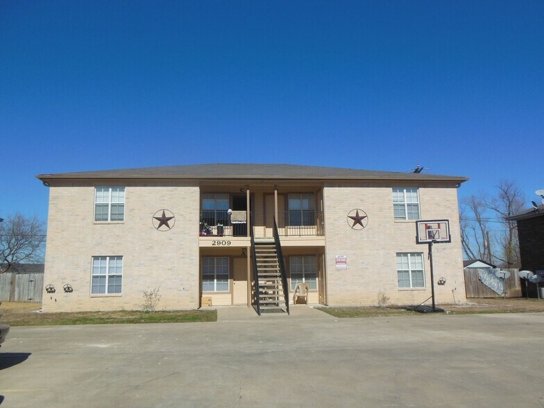 Primary Photo - 2909 Cantabrian Dr