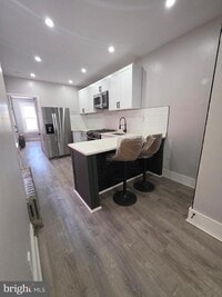 Building Photo - 306 S 10th St