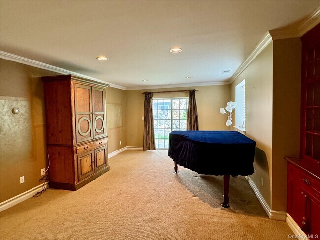 Building Photo - 33 Putters Way