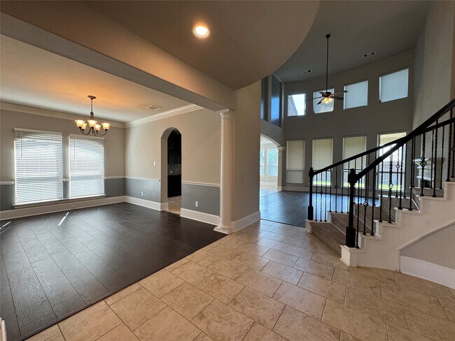 Building Photo - 30154 Southern Sky Dr