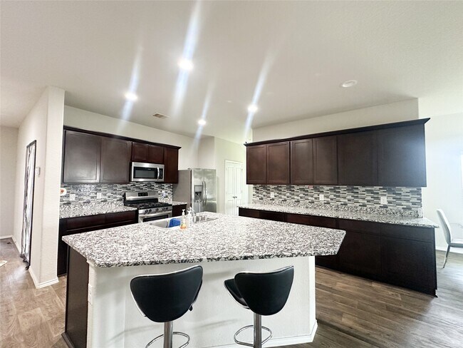 Building Photo - 1807 Brady Shores Dr