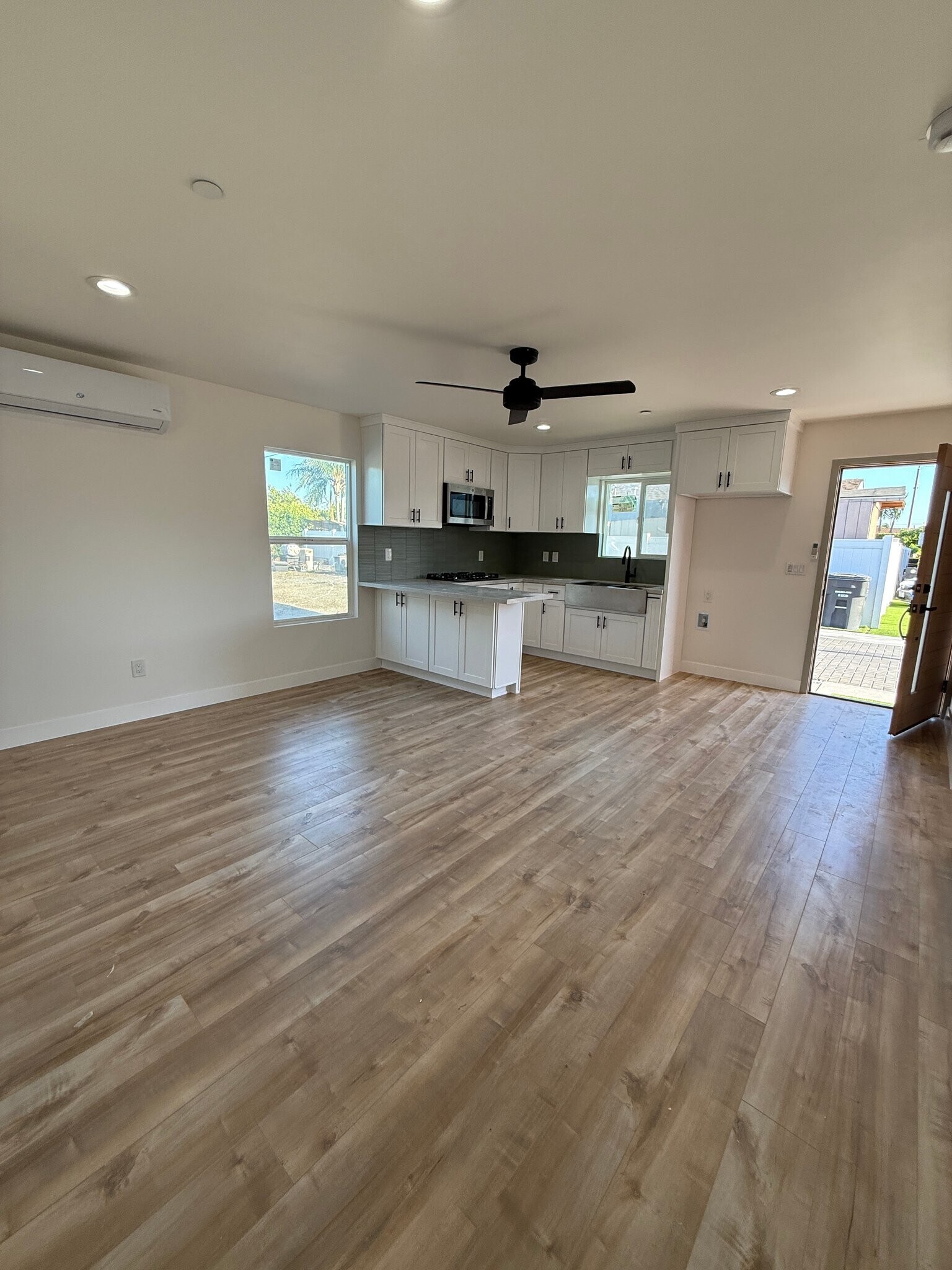 Building Photo - 4931 E San Rafael St