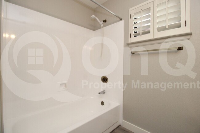 Building Photo - 15845 N 51st St