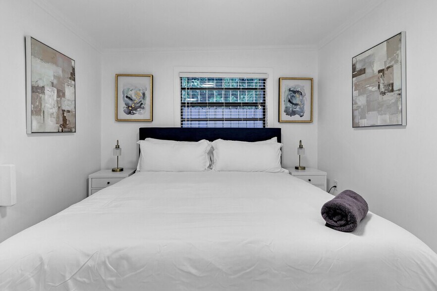 Building Photo - 2610 SW 31st Ave