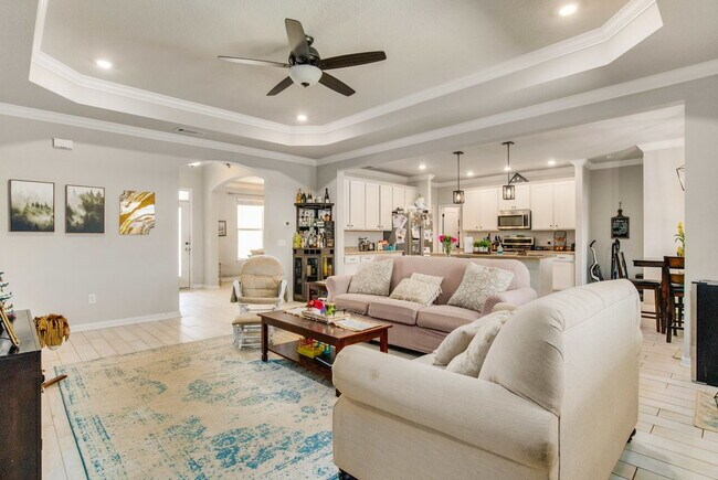 Building Photo - Bright, Beautiful Home in the Highly Desirable Sunrise Gated Community!