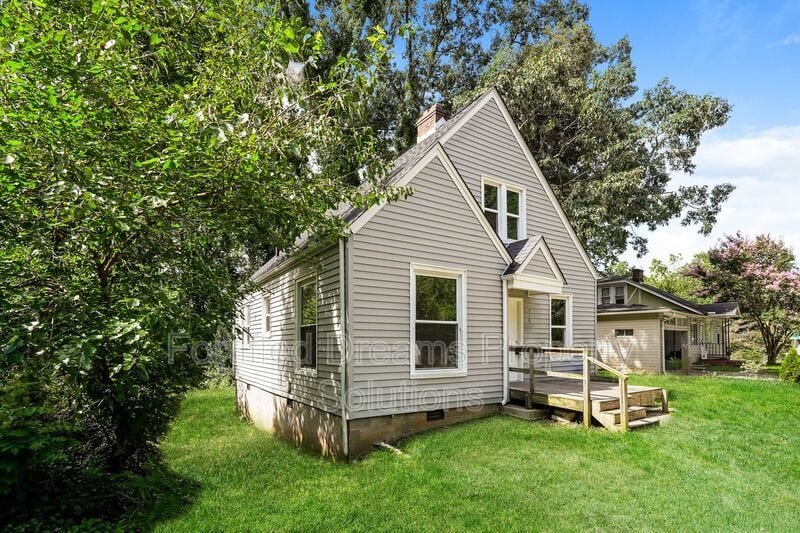 Building Photo - 518 W 20th St