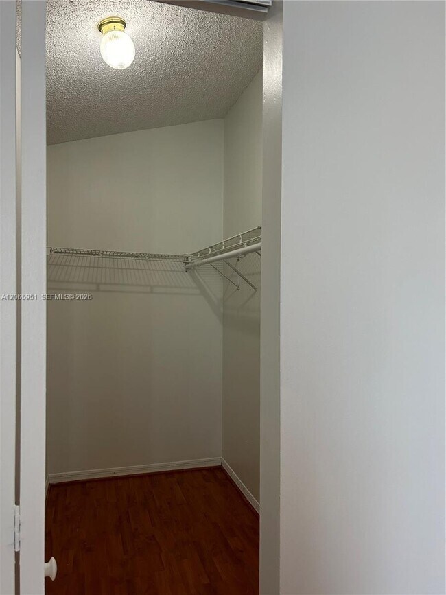 Building Photo - 6245 SW Kendale Lakes Cir