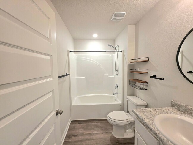 Building Photo - 4-Bedroom Home - Woodlands