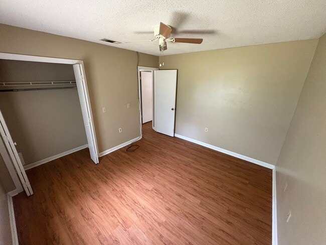 Building Photo - 11 Crosswinds Dr
