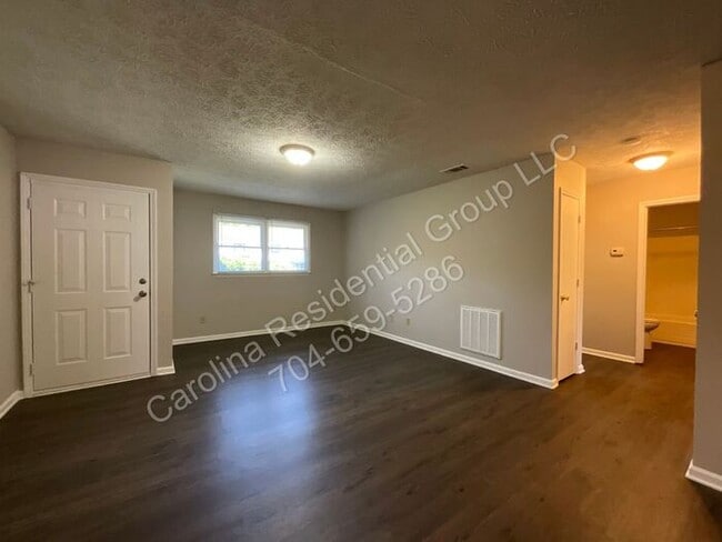 Building Photo - 322 E Sumter St