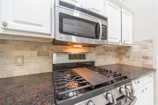 Building Photo - 3114 Glenwood Dr
