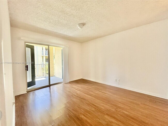 Building Photo - 6331 La Costa Dr