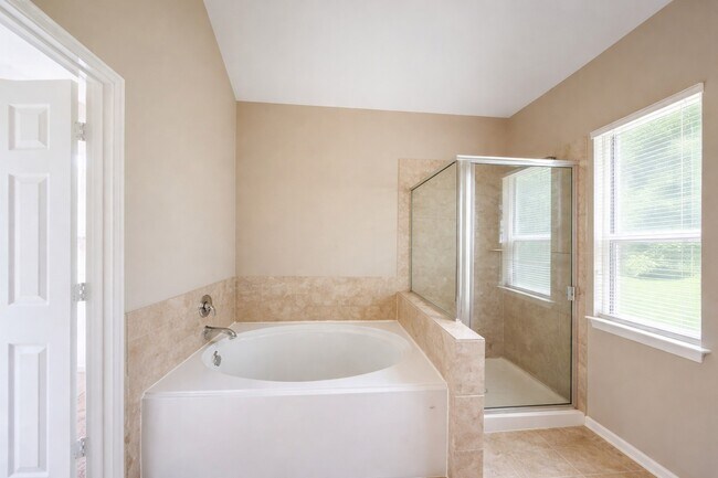 Building Photo - 9104 N Green River Dr
