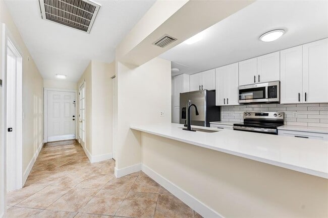 Building Photo - 16117 Rambling Vine Dr E