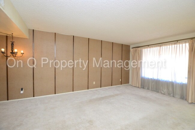 Building Photo - Move in Ready!