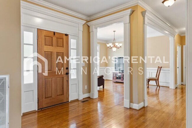 Building Photo - Private Estate Living on Over 3 Acres! Available to view NOW!