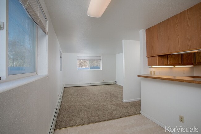 Building Photo - 1 BD, 1 BA Apartment Nestled Back on a Cul-de-Sac