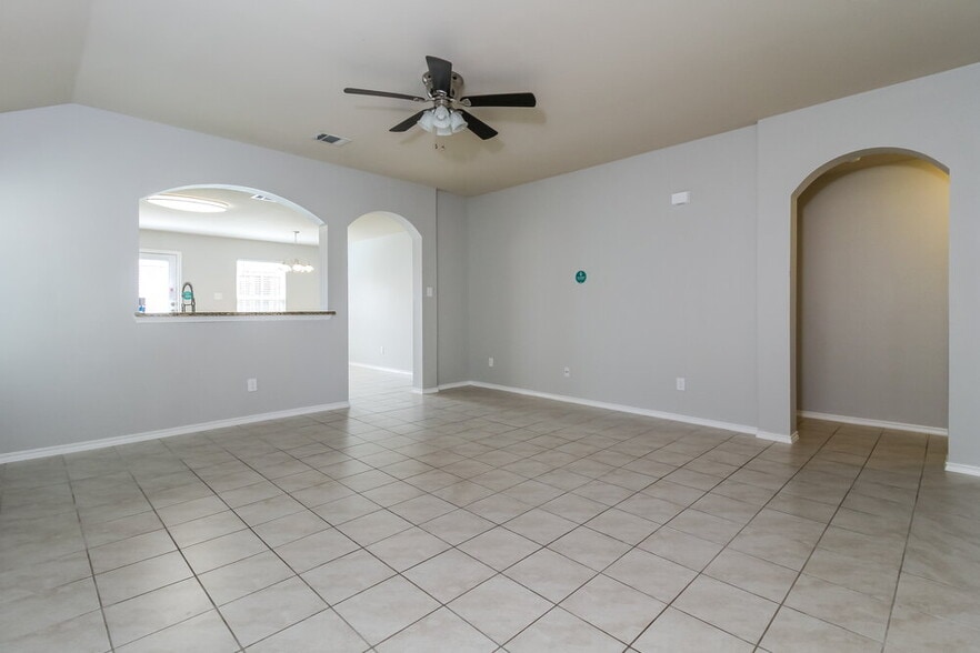 Building Photo - 1402 Copper St