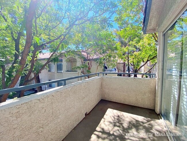 Building Photo - 3061 Key Largo Dr