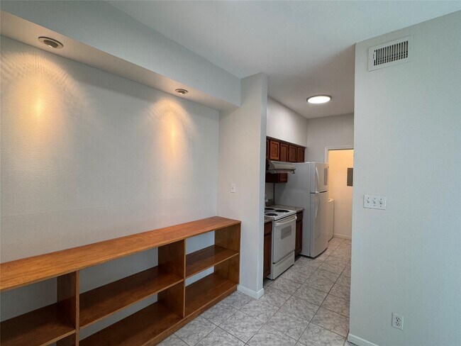 Building Photo - 6500 Harbor Town Dr