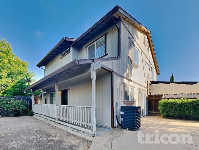 Building Photo - 1872 Little John Way