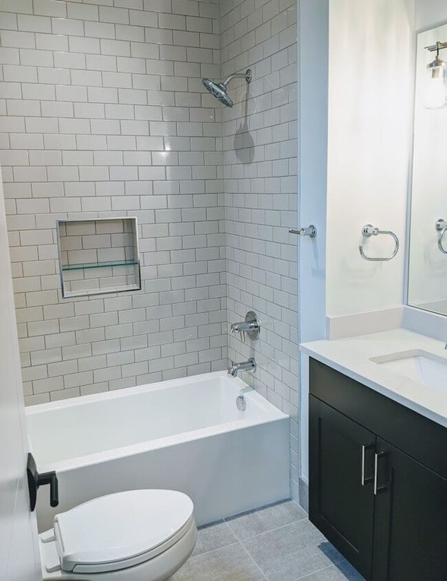 Building Photo - Luxury Townhome in Desirable Germantown Neighborhood